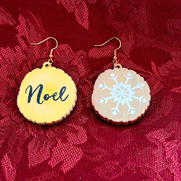 “Noel” Snowflake Earring Set - Picture 1 of 1